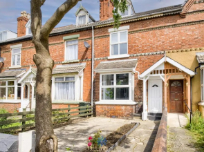 Doncaster Large Luxury 3 Bedroom House, Sleeps 8, City Centre, Racecourse, Free Parking, by EMPOWER HOMES