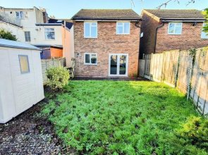 Impeccable 4-bed House in Cheltenham