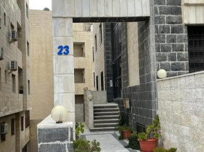 Lovely 2 bedroom apartment + with nice patio