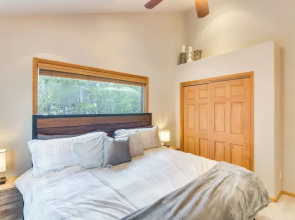 Deck + Mountain Views: Fairplay Family Escape!