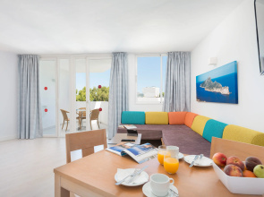 Loft studio with shared pool, near the beach