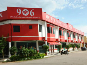 906 Hotel Airport