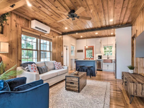 Charming Bristol Cottage w/ Private Beach!