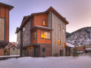 5th Ave #2 3br 3ba 3 Bedroom Townhouse