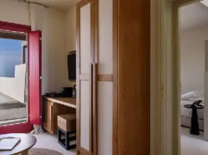 Potnia Theron Spa Suites