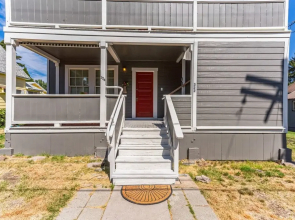 Charming Downtown Mccloud Retreat 2 Bedroom Home by RedAwning