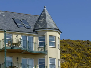 Beachcombers Apartments