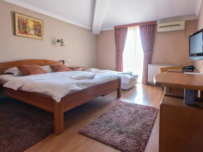 Hotel Holiday