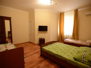 Guest House on Uritskogo Street