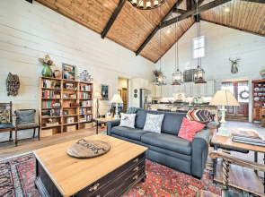 On 22 Acres: Cullowhee Craftsman Home w/ Mtn Views