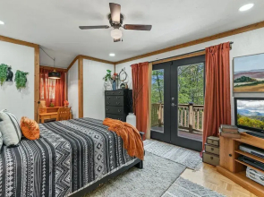 Stylish Cabin w/ Hot Tub, Games & More!