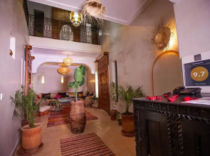 Taziri Hostel