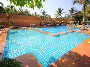 Twin Palms Resort