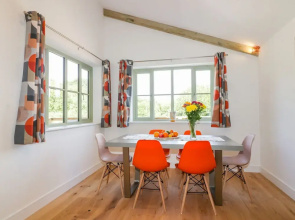 2 Merlin Lodge