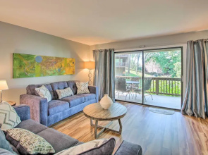 Lake-view Balcony: Sunny Hot Springs Condo!