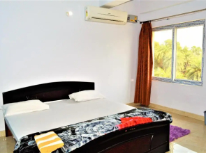 Pretty Garden View, 3BHK Furnished Flat near Kashi Vishwanath Temple