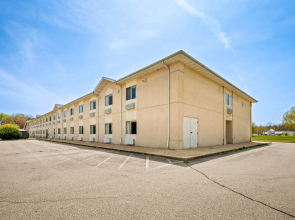 LakeWood Inn & Suites