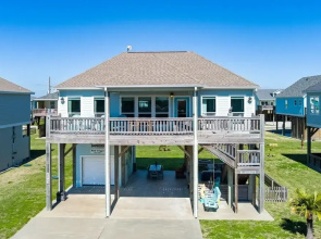 Sea Leggs 3 Bedroom Home by RedAwning