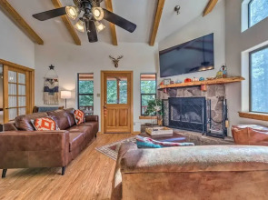 Charming 'coppertop' Cloudcroft Cabin: 3 Mi to Ski