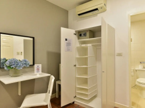 Ratchadamnoen Residence