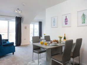 Aura Retreat with Free Parking