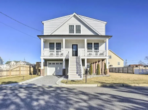 Long Branch Home < 1 Mi to Beach!