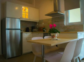 Sunny Central Luxury Apartment
