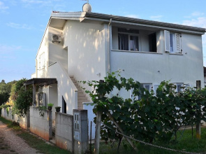 Apartments Ari i Segi