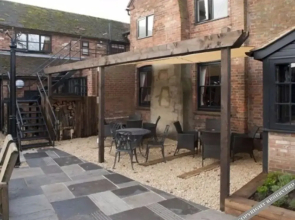 Crown And Horns Inn