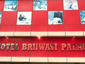 Hotel brijwasi palace