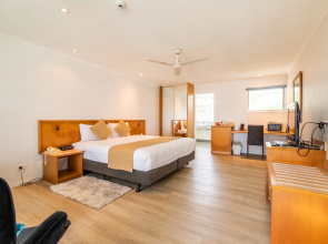 Paradise Hotel And Resort