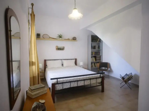 Sunny Sea-View Apartment in Halepa