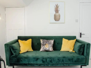 Boutique Getaway, edge of Old Town- 4min walk to beach