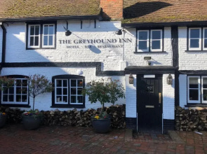 OYO The Greyhound Inn