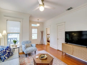 1 Mi to Downtown Tyler: Historic Home w/ Porch!
