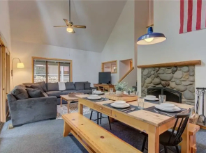2 Circle 4 Cabin