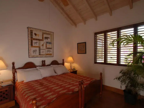 The Carib House 5 Bedrooms And Pool Close To Beach