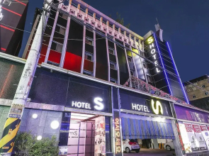 Hotel S