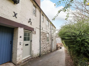 The Arms House
