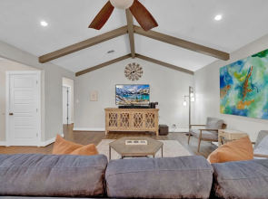 Stylish Remodel, Firepit, Pet Friendly