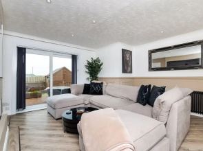 2 Bedroom House-free Parking