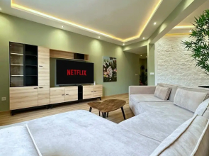 The Tropical Luxury 2BR City Centre Retreat