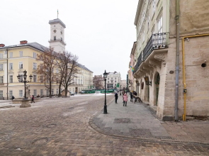 FRIENDS HOUSE on SQUARE RYNOK