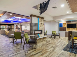 Comfort Inn & Suites Pittsburgh Fox Chapel