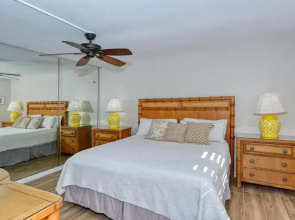 LaPlaya 205D Spectacular sunsets and sunbathing from your private Gulf front lanai or sundeck