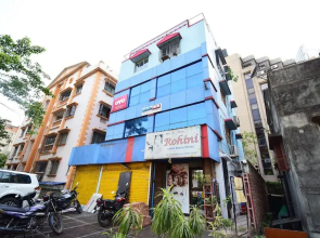 OYO 30452 Transit Express Science City