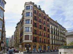 Zubieta Suite Apartment by FeelFree Rentals