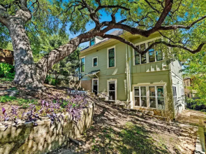 Style & Serenity - Steps Away From South Congress