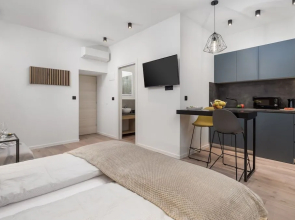 Deluxe Apartments & Rooms In the Center