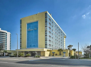 Beachfront Gem w/ Community Pool in Daytona!